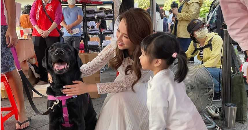 張齡予今出席惠光導盲犬公益活動，替導盲犬找乾爸媽。（圖／惠光導盲犬學校提供）