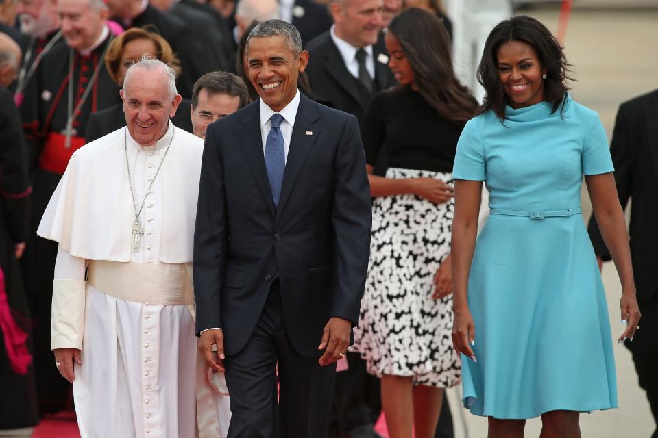 Michelle and Barack Obama greet Pope Francis