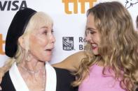 <p>Trudie Styler et Lily-Rose Depp le 16 septembre 2021 à Toronto. </p>