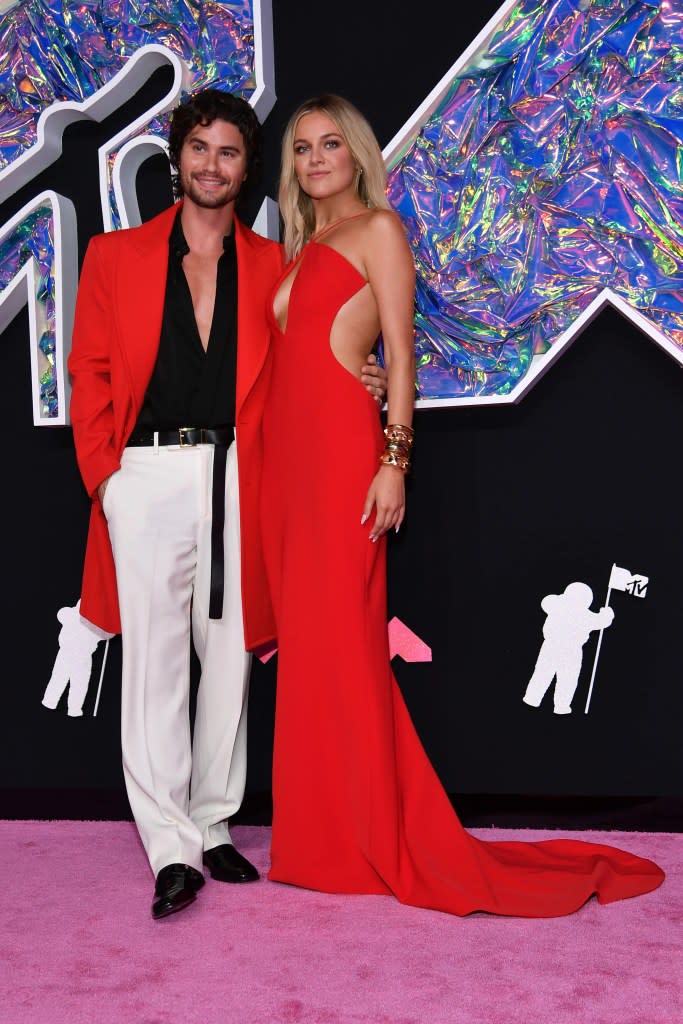 Chase Stokes and Kelsea Ballerini, 2023 mtv vmas red carpet