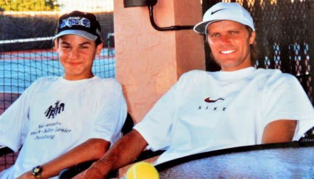 Federer and late coach Peter Carter. Image: Twitter