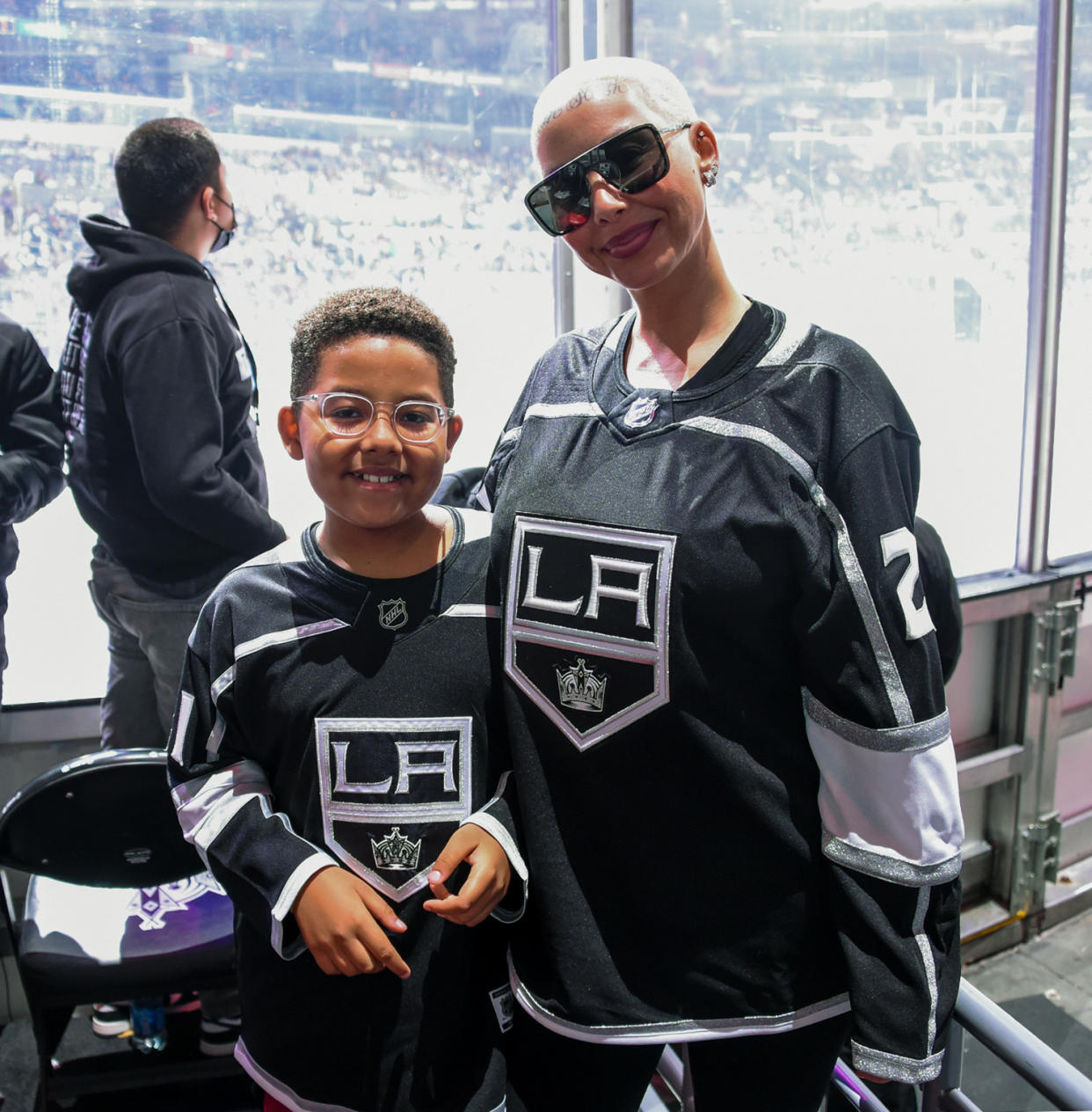 LOS ANGELES, CA - NOVEMBER 27: Amber Rose and son Sebastian Taylor Thomaz watch Los Angeles Kings game during the Second period against the Ottawa Senators at STAPLES Center on November 27, 2021 in Los Angeles, California.  (Photo by Juan Ocampo/NHLI via Getty Images)