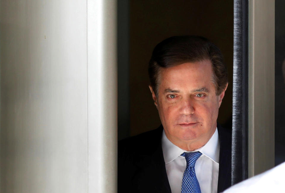 The special counsel's office said former Trump campaign chairman Paul Manafort tried to contact a potential witness in his trial via an encrypted messaging platform. (Photo: Yuri Gripas / Reuters)