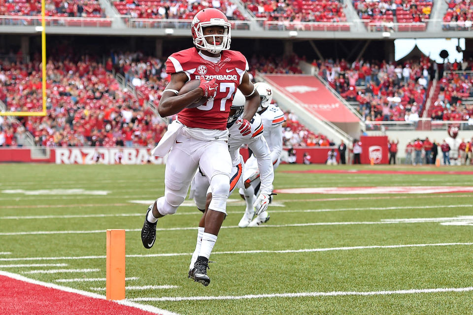 Oct 24, 2015; Fayetteville, AR, USA; Arkansas Razorbacks wide receiver Dominique Reed (87) runs the ball in for a touchdown against the Auburn Tigers during the first half at Donald W. Reynolds Razorback Stadium. Mandatory Credit: Jasen Vinlove-USA TODAY Sports