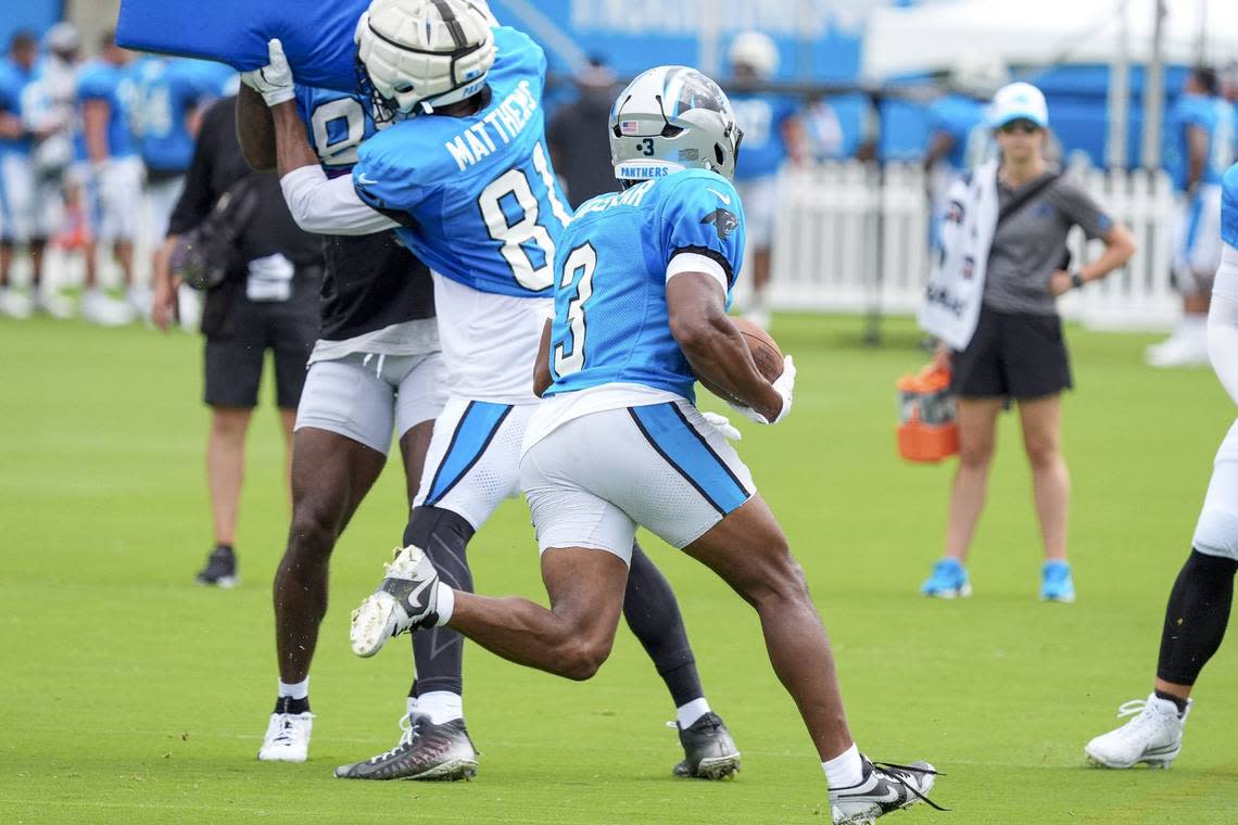 Jul 30, 2024; Charlotte, NC, USA; Carolina Panthers running back Raheem Blackshear (3) follows a block by tight end Jordan Matthews (81) during training camp at Carolina Panthers Practice Fields. Mandatory Credit: Jim Dedmon-USA TODAY Sports