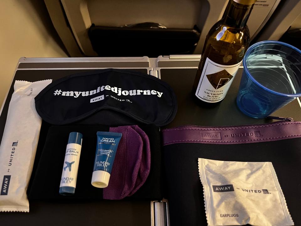 A look inside the toiletry bag given in Premium Plus on United Airlines