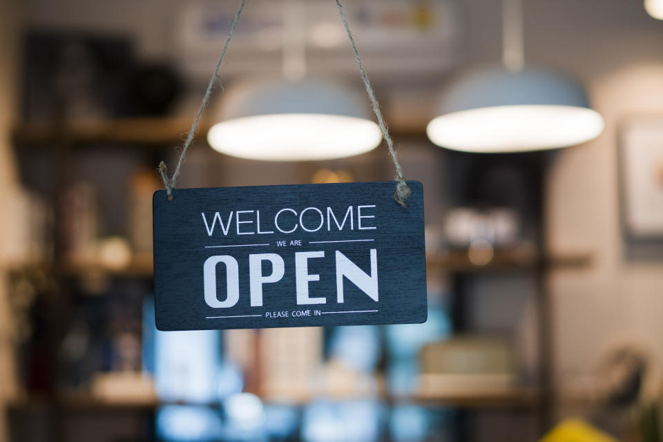 Some restaurants have decided to carry on offering discounts. (Getty Images)