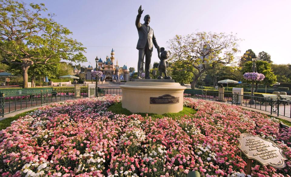 partners statue disneyland