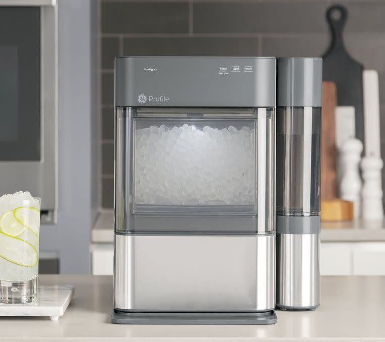 GE Profile™ 24 Lb. lb. Daily Production Freestanding Ice Maker