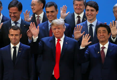 French President Emmanuel Macron, U.S. President Donald Trump, Japanese Prime Minister Shinzo Abe, Canada's Prime Minister Justin Trudeau and G20 leaders pose for a family photo during the G20 summit in Buenos Aires, Argentina November 30, 2018. REUTERS/Marcos Brindicci