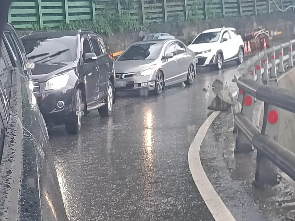 蘇花改地震畫面曝光！駕駛嚇到「全停車」狂喊：方向盤沒辦法控制