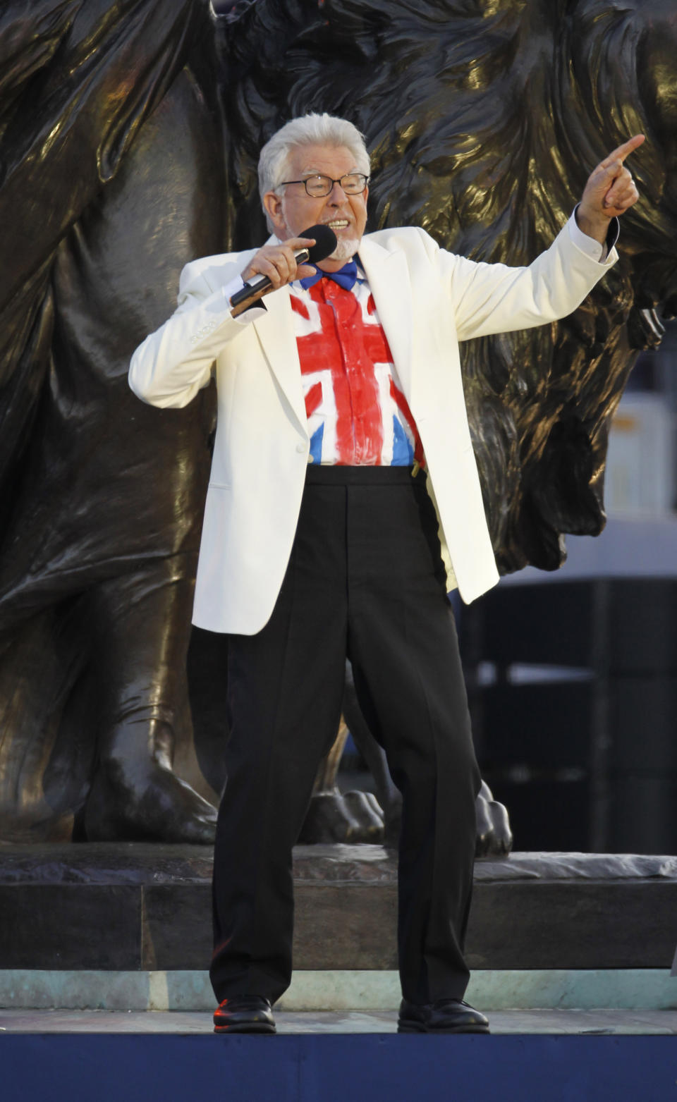 FILE - Rolf Harris performs at the Queen's Jubilee Concert in front of Buckingham Palace, London, Monday, June 4, 2012. Rolf Harris, the veteran entertainer whose decades-long career as a family favorite on British and Australian television was shattered when he was convicted of sexual assaults on young girls, has died. He was 93. (AP Photo/Joel Ryan, File)