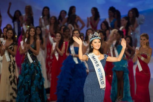 La public, composé principalement de Chinois, a explosé de joie à l'annonce de la victoire de Yu Wenxia. (AFP Photo/Ed Jones)