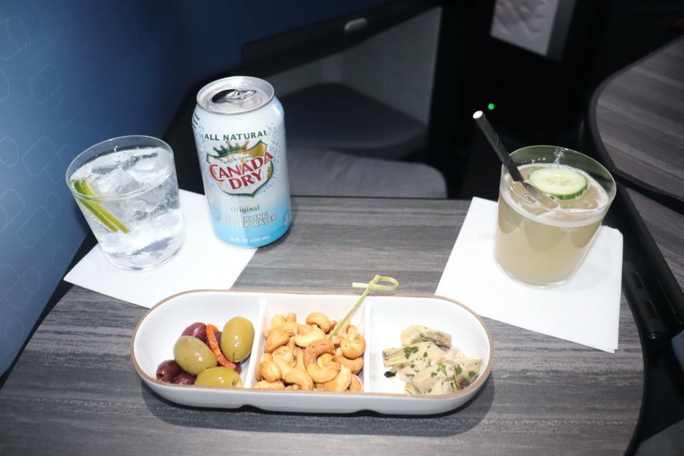 Flying JetBlue Airways from London to New York in Mint business class - JetBlue Airways London to New York in Mint business class flight 2021