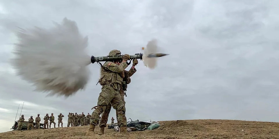 US Army soldier fires an AT4