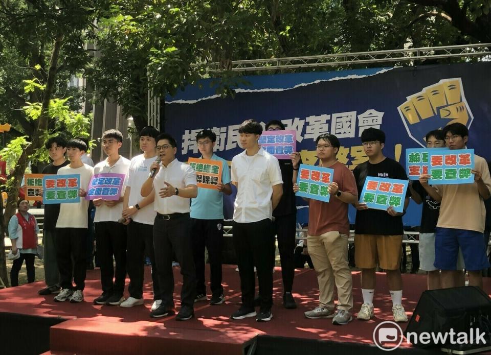 國民黨秘書長黃健庭表示，查弊、反貪腐是主流民意共同的期待，國會改革就是要讓陽光照進國會，掀出過去被隱藏的污穢，讓國家可以更進步。   圖：黃博郎／攝