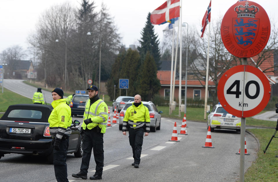 Die Kontrollen an der dänischen Grenze werden fortgesetzt (Bild: Ernst van Norde/Polfoto via AP)