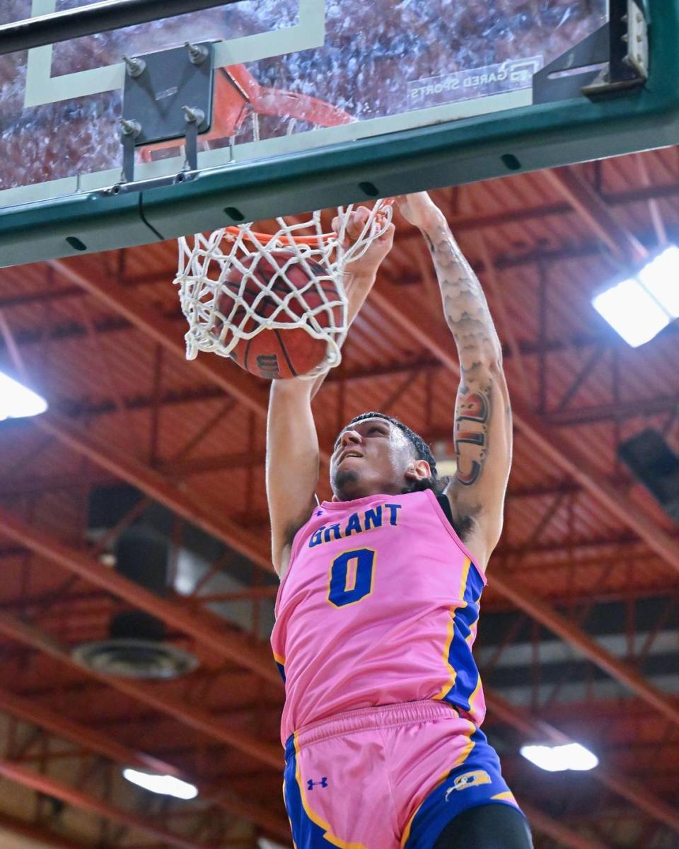 Grant Pacers guard Andre Gomez (0) dunks on a fastbreak during the first half of the game on Wednesday, Jan. 17, 2024, at Kennedy High School in Sacramento.