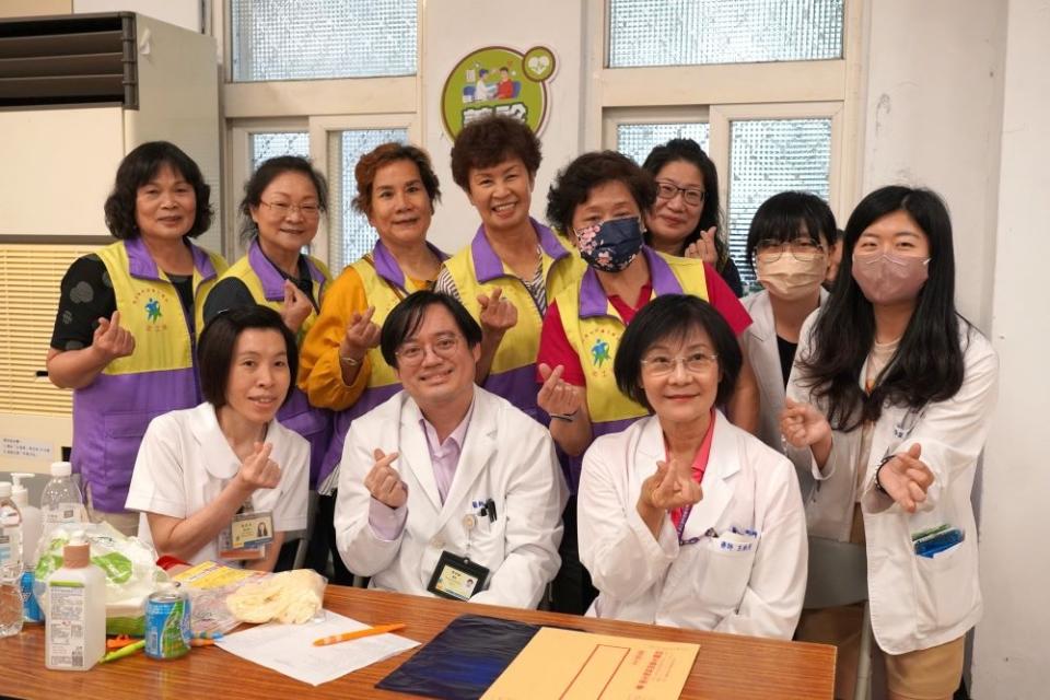 《圖說》活動邀請衛福部臺北醫院團隊為街友提供義診服務。〈社會局提供〉