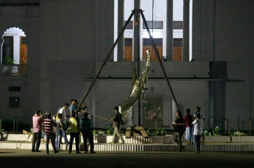 Bangladesh reinstalls controversial statue after outcry