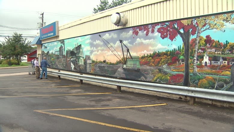 Minto murals show off town history