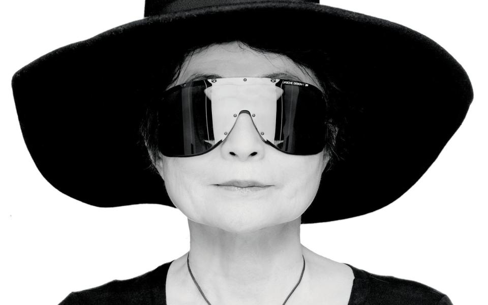 Kunst muss alles, kann alles und darf auch alles: Yoko Ono ist die Grande Dame des Avantgardismus. (Bild: EMI)