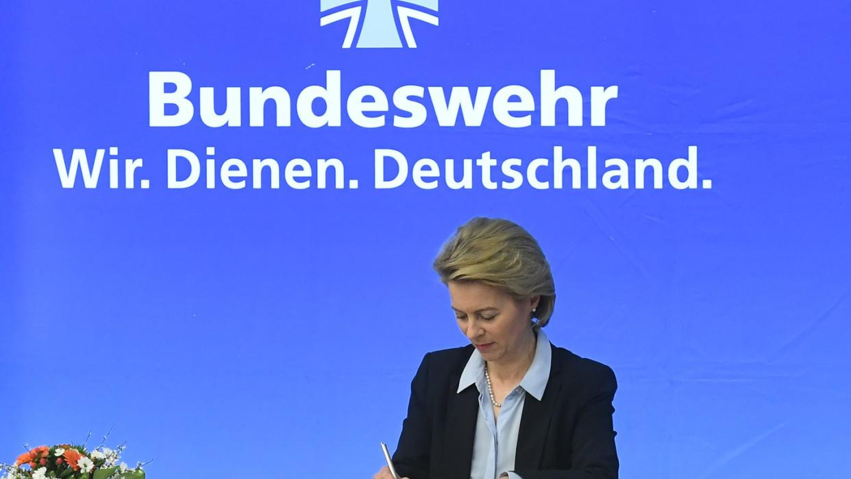 Sie hält Nachgiebigkeit gegenüber Wladimir Putin für einen Fehler: Verteidigungsministerin Ursula von der Leyen. Foto: Holger Hollemann