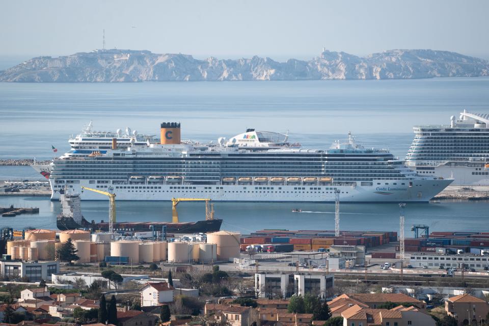 Las principales compañías de cruceros han cesado sus operaciones debido a la crisis del coronavirus después de que numerosas operaciones tuvieran que modificar sus rutas desde el inicio de la pandemia. (Foto: Clement Mahoudeau / AFP / Getty Images).