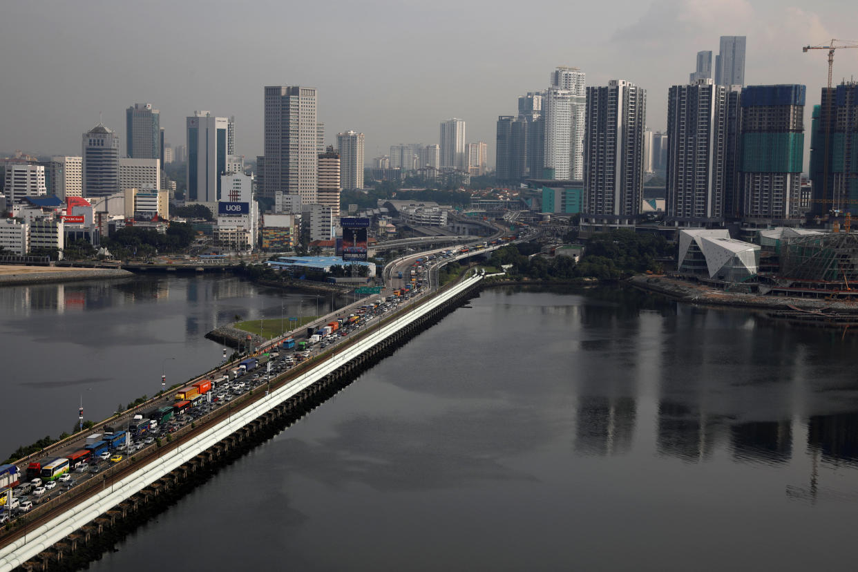 The Causeway towards the CIQ Complex in Johor Baru. (FILE PHOTO: Reuters/Edgar Su)