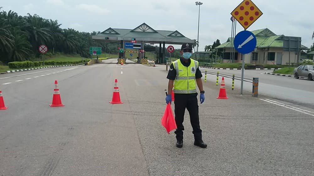 Sedenak Toll Plaza has been temporarily closed for six hours, starting from noon today, to facilitate thorough sanitisation work.