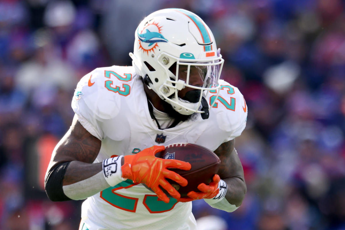 Deebo Samuel fires back at former 49er Raheem Mostert before Dolphins game