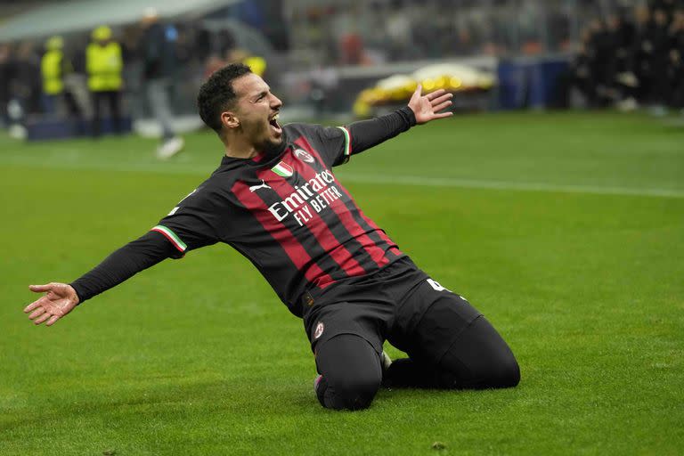 Ismaël Bennacer festeja el único gol en la ida de la semifinal, con victoria de Milan por 1-0