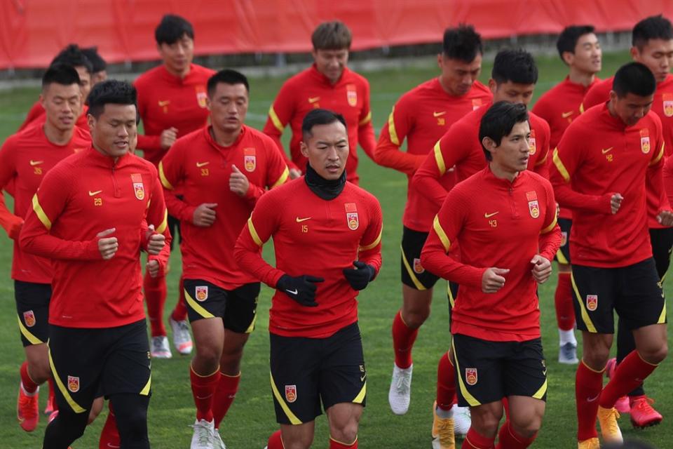 中國國家男足隊21日開訓，隊員都穿著Nike球衣。   圖：翻攝中新社