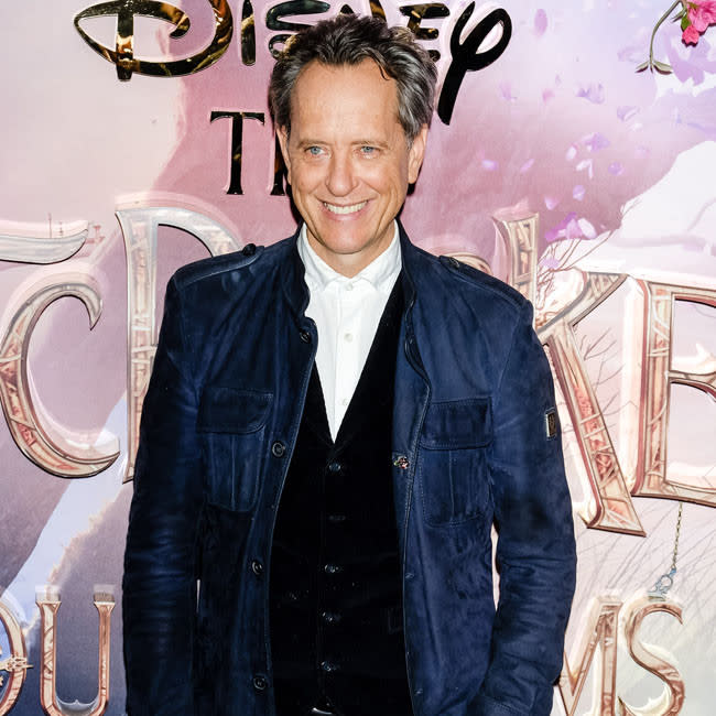 Richard E. Grant recuerda la épica pelea del elenco de Pret-a-Porter credit:Bang Showbiz