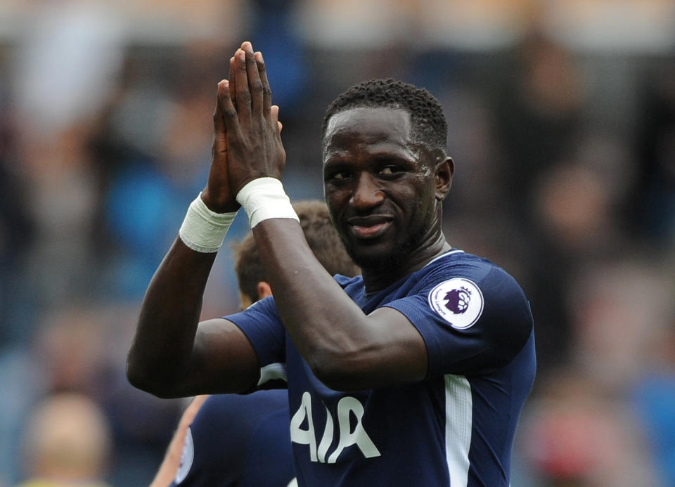 <p>Tottenham’s Moussa Sissoko applauds fans after the match (REUTERS/Peter Powell) </p>