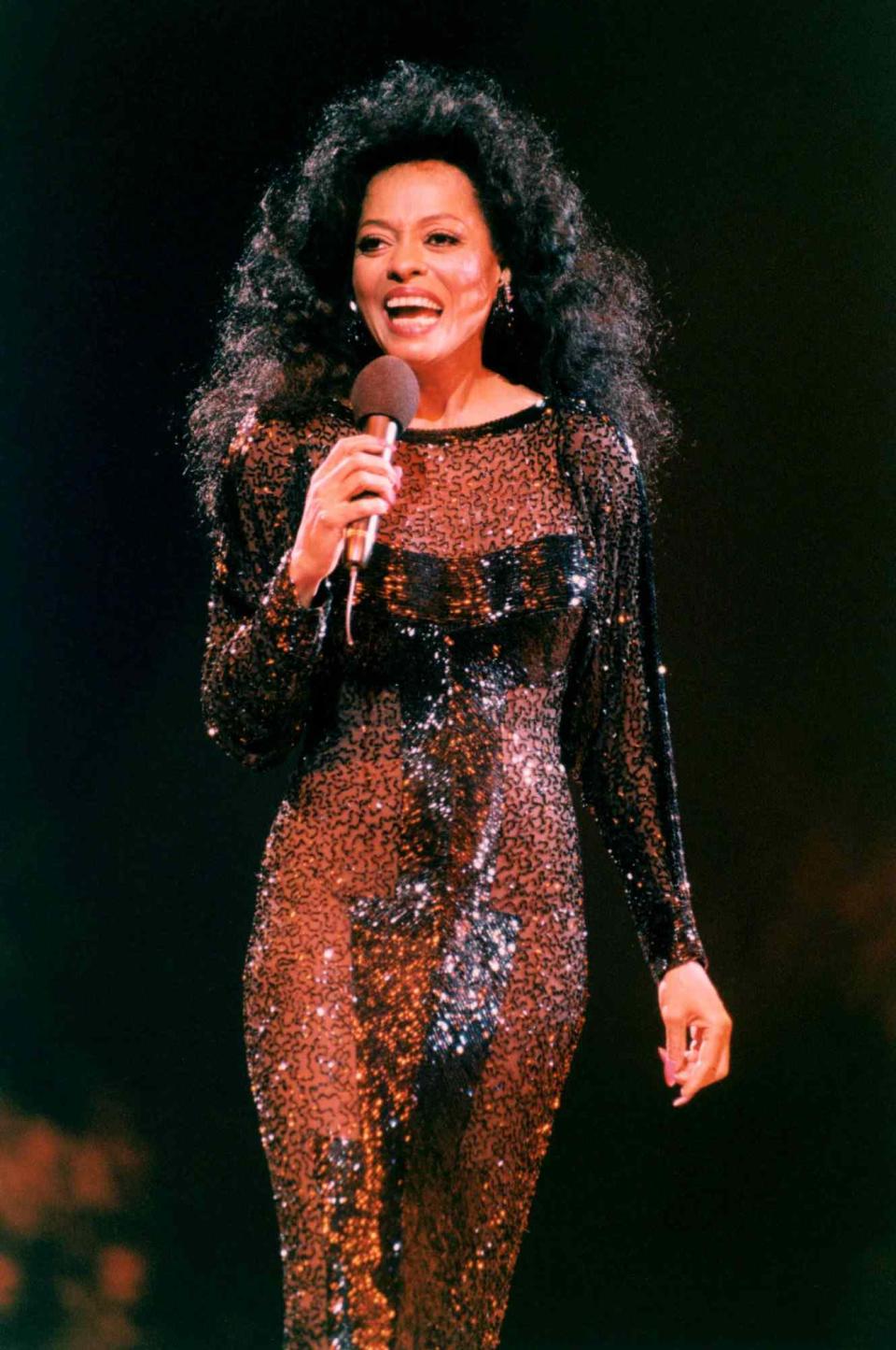 20 Glamorous Vintage Photos of the Incomparable Ms. Diana Ross