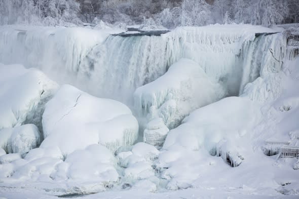 Niagara Falls freezes as extreme weather hits US