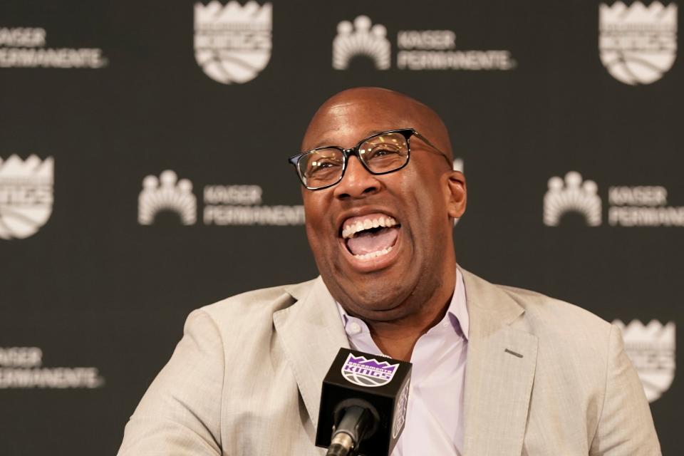 Mike Brown earned his second Coach of the Year honor. He also won while with Cleveland in 2009.