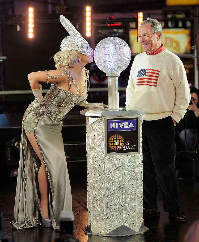 But the very same evening, Gaga shows a different, more classic, side to her look as she and New York mayor Michael Bloomberg prepare to push the button to drop the ball.