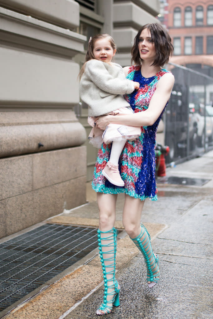 <p>The model made sure her daughter was bundled up. But unfortunately, couldn’t share the warmth of her coat. (Photo: Getty Images) </p>