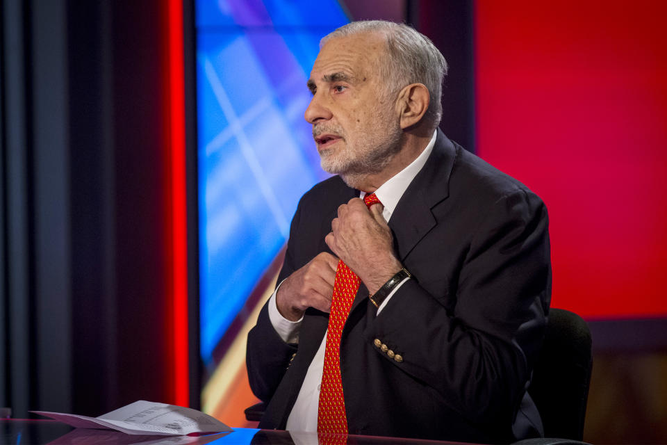Billionaire activist-investor Carl Icahn gives an interview on FOX Business Network's Neil Cavuto show in New York February 11, 2014.  Icahn has backed off from his campaign urging Apple to increase its stock buybacks, citing the company's recent repurchases as well as an influential proxy adviser's call against his proposal.   REUTERS/Brendan McDermid (UNITED STATES - Tags: BUSINESS MEDIA)