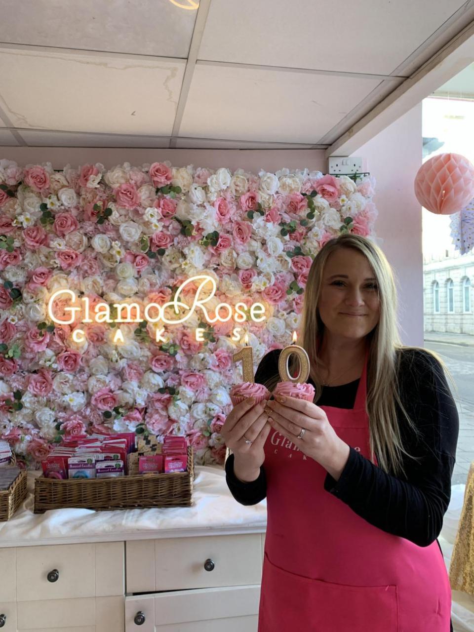 Anunciante de Swindon: Jessie Yeoell, propietaria de GlamoRose Cakes, celebra 10 años en el negocio