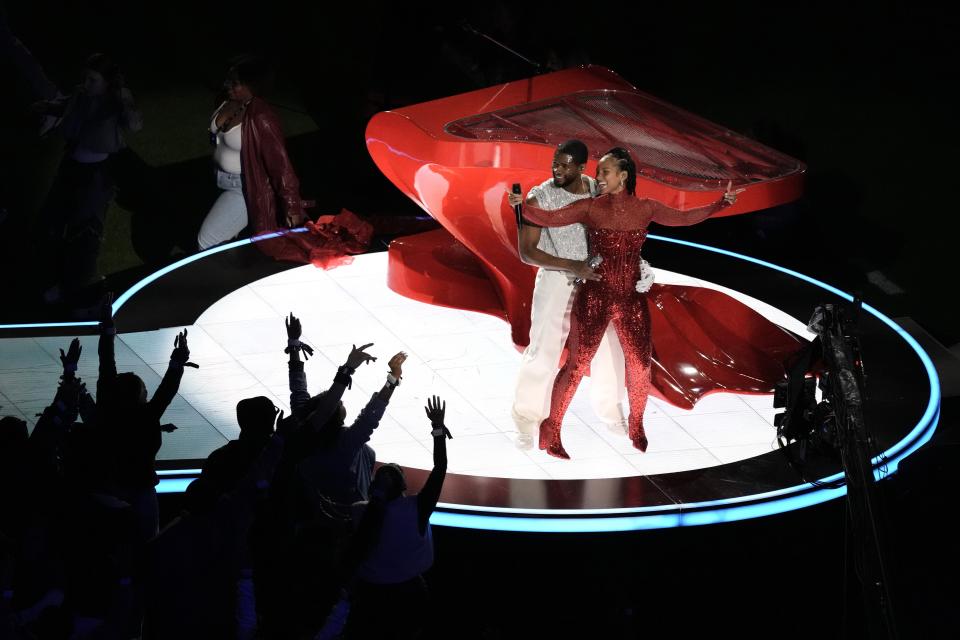 Usher and Alicia Keys perform during halftime of the NFL Super Bowl 58 football game between the San Francisco 49ers and the Kansas City Chiefs on Sunday, Feb. 11, 2024, in Las Vegas. (AP Photo/Charlie Riedel)