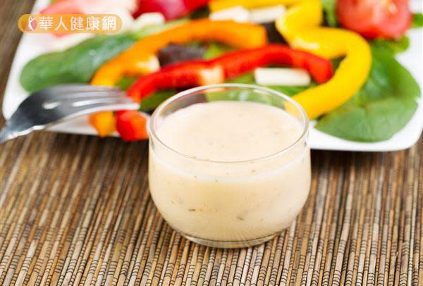 千島醬、美奶滋、凱撒醬等沙拉醬是常常被忽略的減重NG食物。