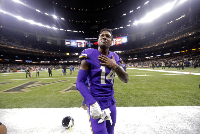 Minnesota Vikings' Stefon Diggs reaches for the ball during the  International Series NFL match at Twickenham, London Stock Photo - Alamy