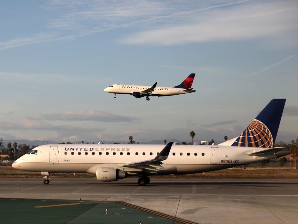 United Express E175