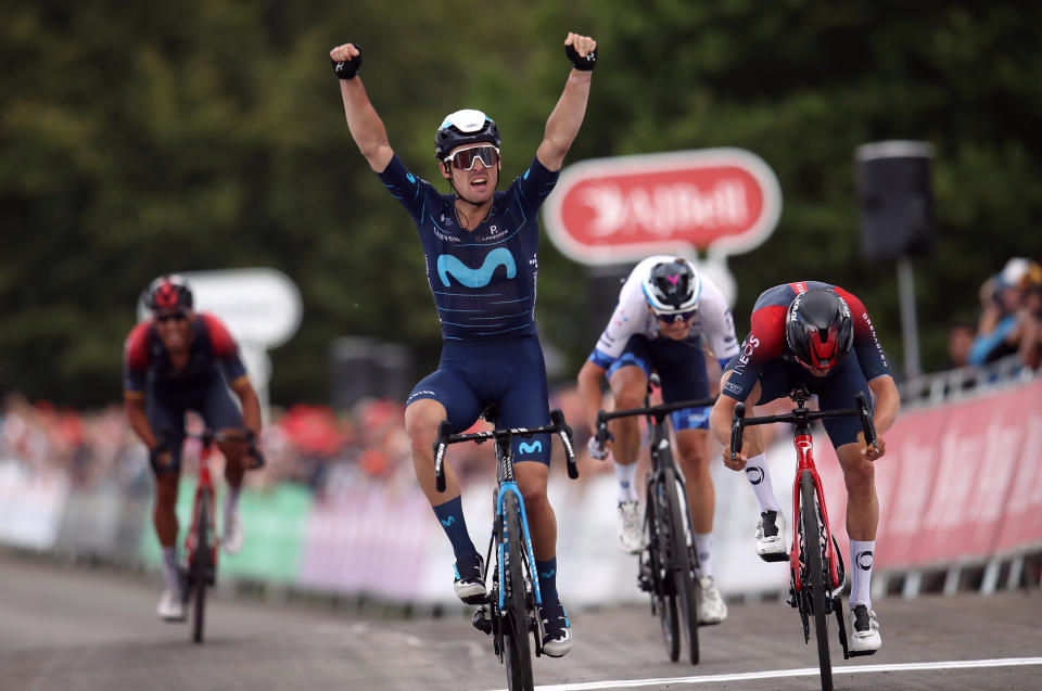 Gonzalo Serrano celebra la victoria en la cuarta etapa del Tour de Gran Bretaña. (Foto: Simon Marper / PA Images / Getty Images).