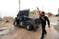 A member of the Counter Terrorism Service (CTS) carries his weapon during a battle with Islamic State militants in Mosul, Iraq, March 13, 2017. REUTERS/Ari Jalal