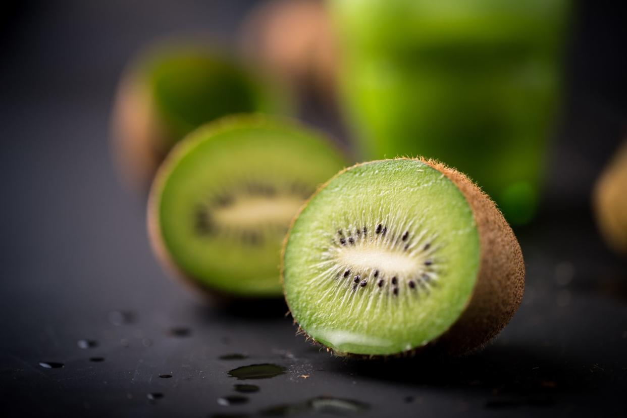 cut kiwis