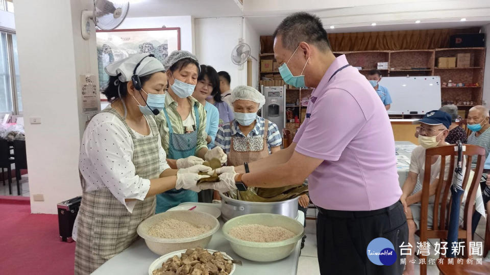 彰化榮家飄粽香慶端午　長輩體驗及重溫包粽趣